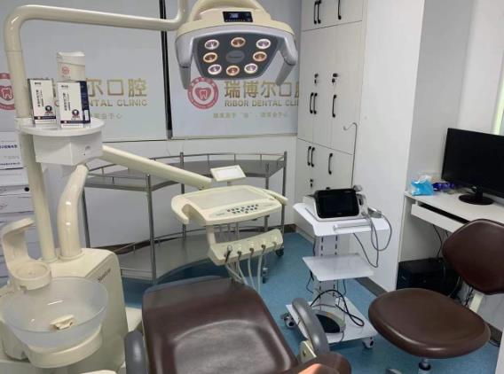 深圳瑞博爾口腔門(mén)診部治療室