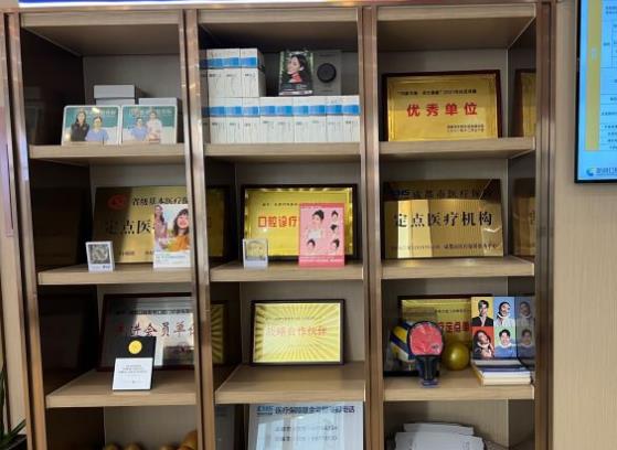 邛崍新橋口腔門診部醫(yī)生團隊